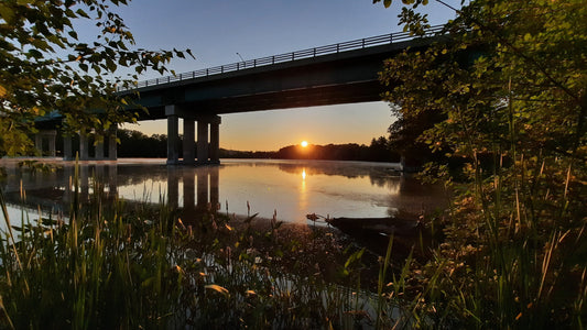 Soleil Et Prana Près Du Pont Jacques Cartier De Sherbrooke Rivière Magog 24 Juillet 2021  (Vue