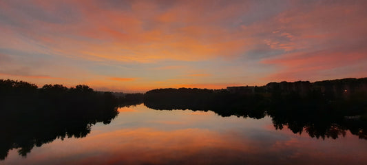 Pensée Pour Gaëtan Beauchesne Aube Du 19 Août 2021 5H43 (Vue Sure)  Rivière Magog Ciel Magnifique