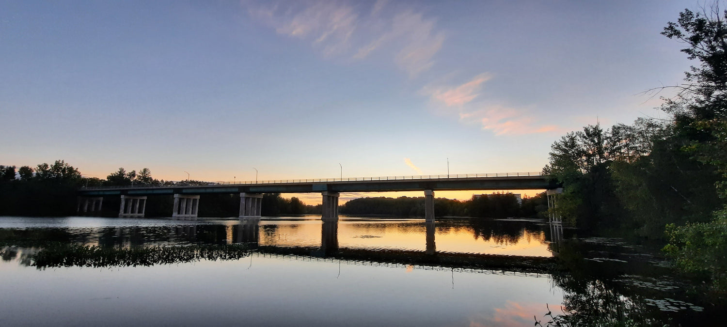 Aube Du 11 Septembre 2021 6H19 (Vue T1) Rivière Magog Sherbrooke. Pont Jacques Cartier