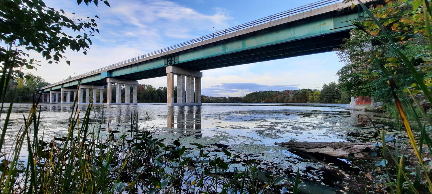 23 Septembre 2021 18H09 (Vue K1) Rivière Magog À Sherbrooke. Pont Jacques Cartier