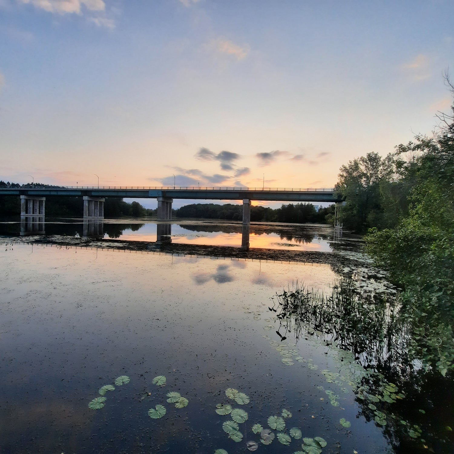 2023-09-03 Le Pont Jacques-Cartier De Sherbrooke (Vue T1) Lever Du Soleil