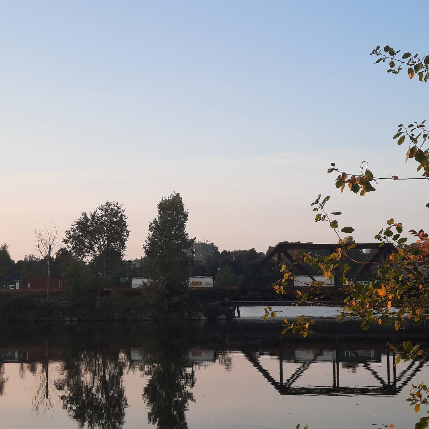 2023-09-24 (Vue S13) Trouve Le Train