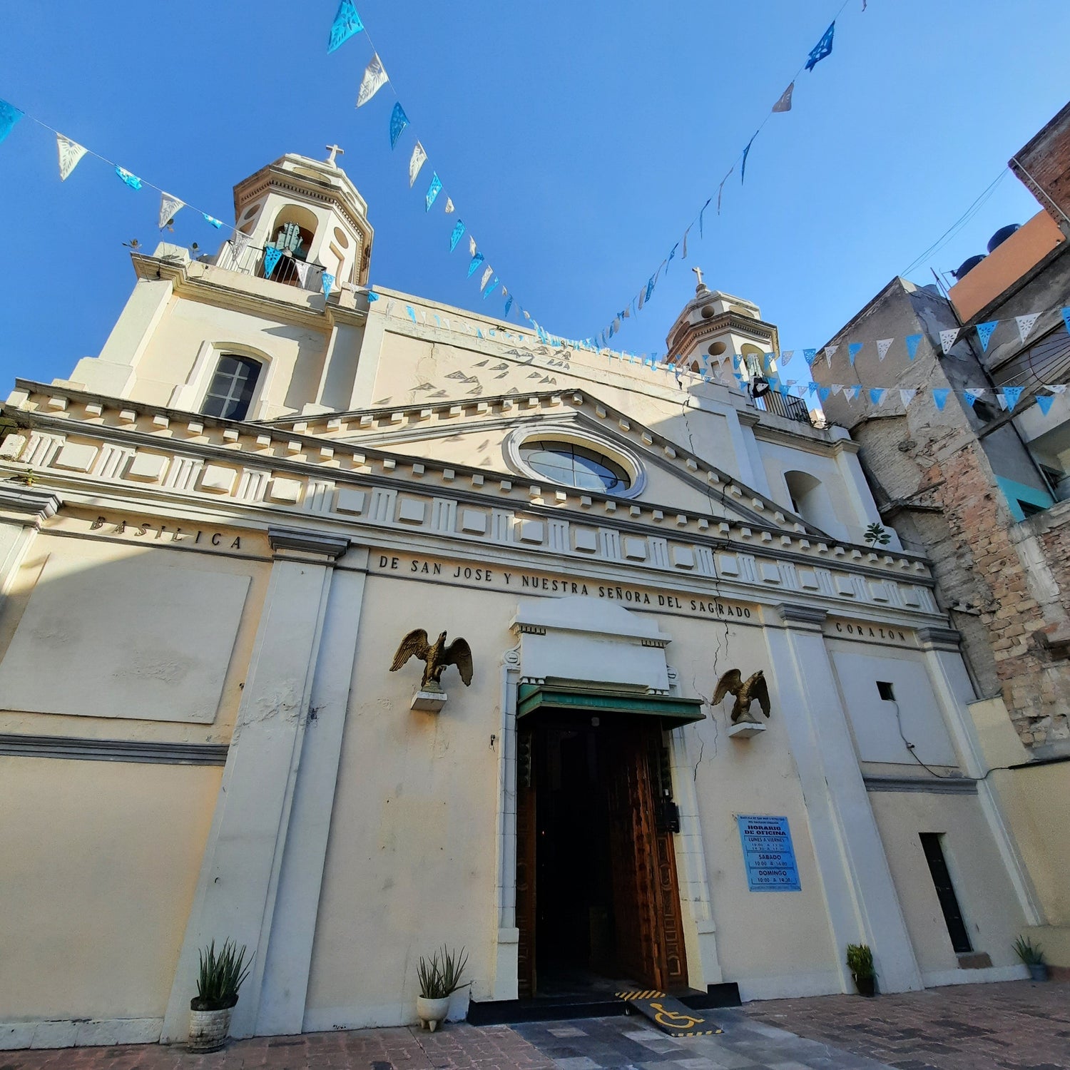 Basílica De San José Y Nuestra Señora Del Sagrado Corazón (3 Photos)