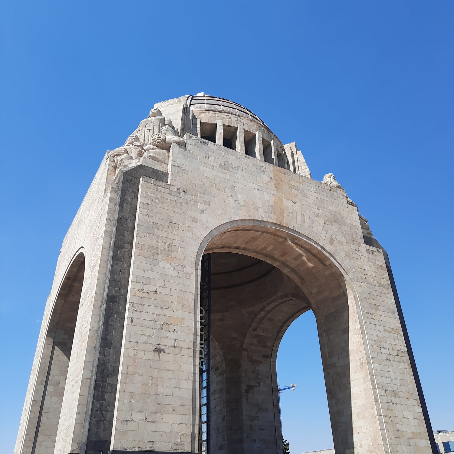 Monument À La Révolution (9 Photos)